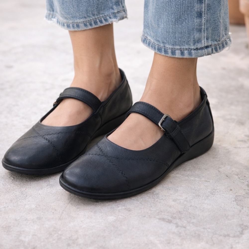 Arcopedico Black Women's Flats